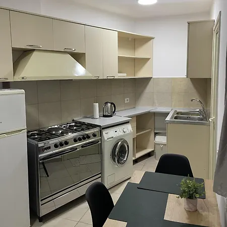 Nona's * Τίρανα